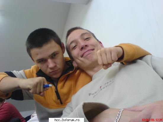 je avec danutz  clasa x c aici putetzi posta poze cu voi..