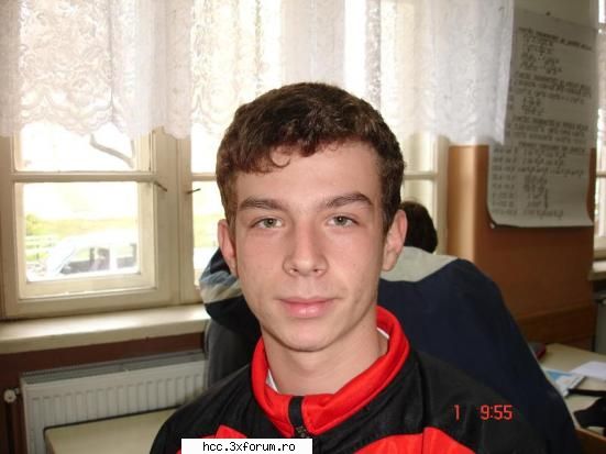 el e sunt oamenii care se uita la poza ta..fa-le cu mana... clasa x b